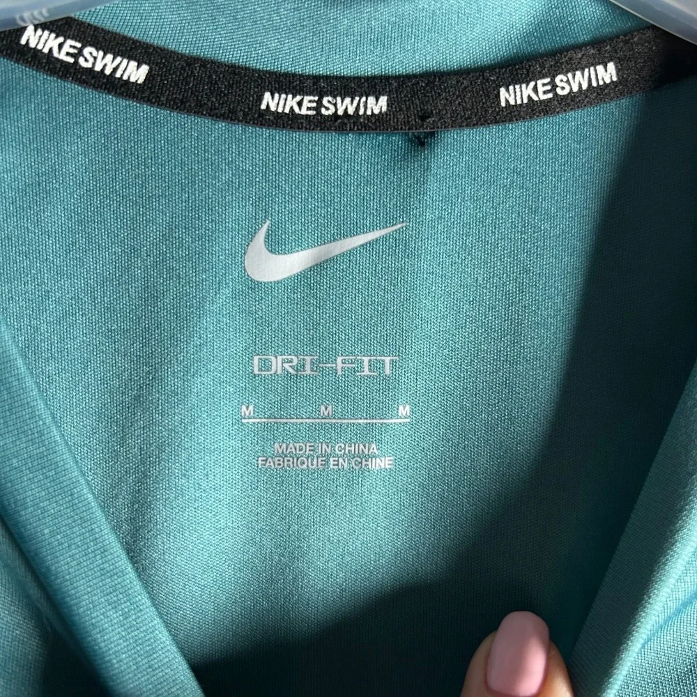 Nike Swim Mens Dri-FIT Short Sleeve Performance Rash Guard Shirt Teal NESSA586 M